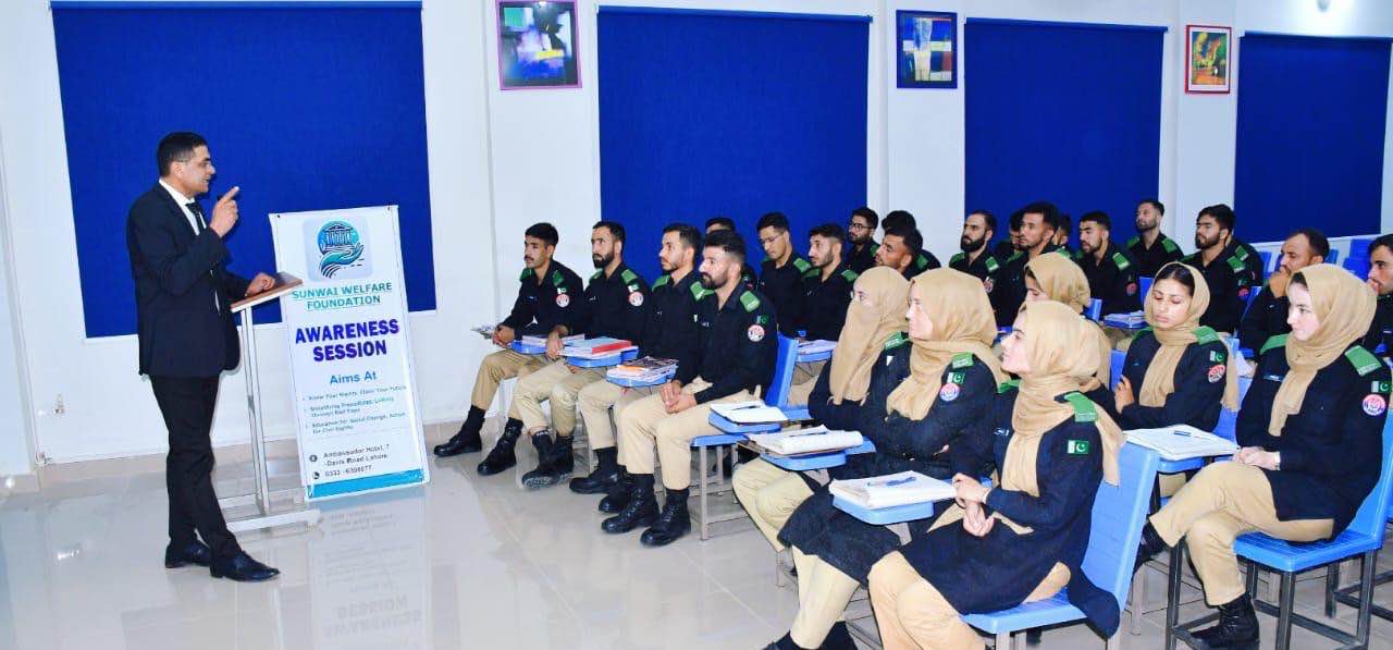 Session led by a psychiatrist specialized in substance addiction for police trainees